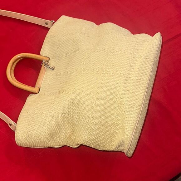 Fossil Elegant Tan Woven Tote Bag with Wooden Handles and Long Strap - Picture 4 of 10